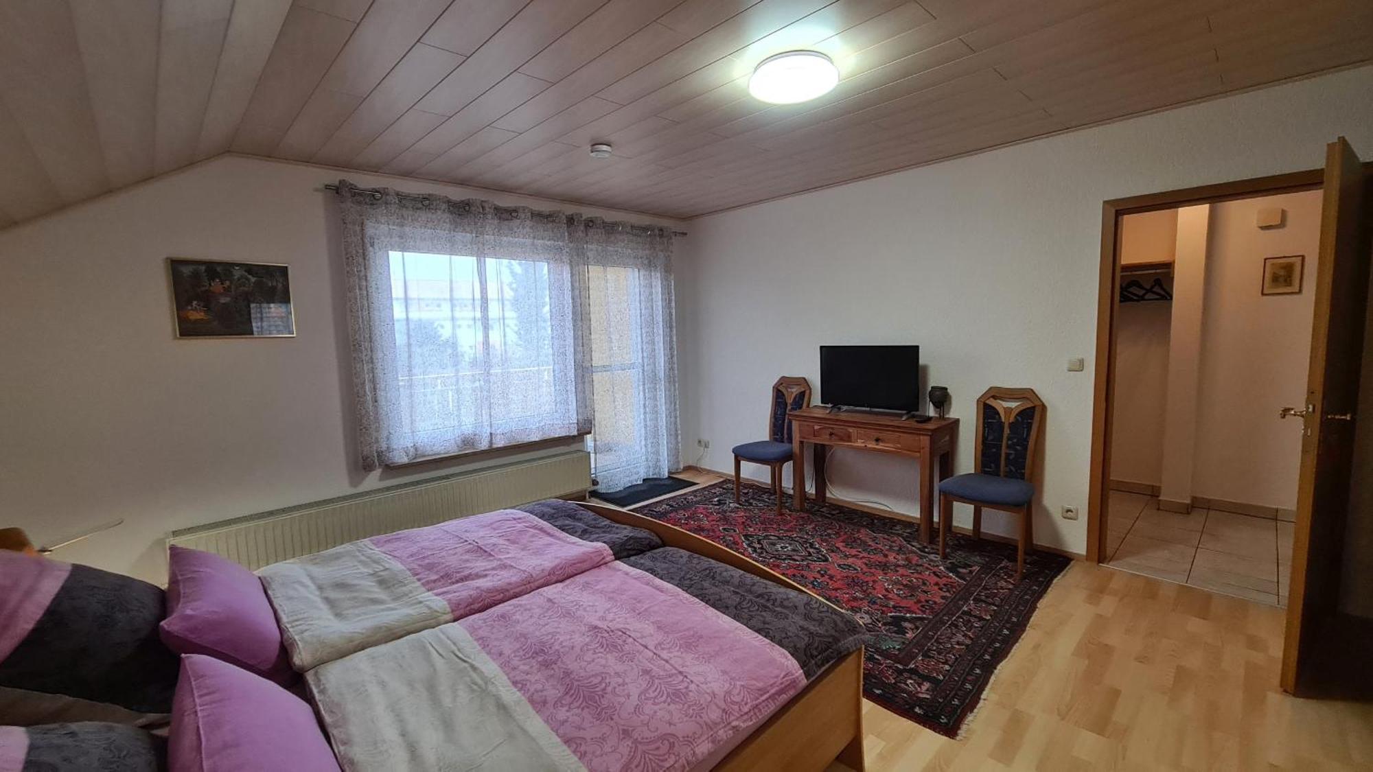 Gemuetliche 120 Qm Ferienwohnung Mit Balkon Адельсдорф Экстерьер фото