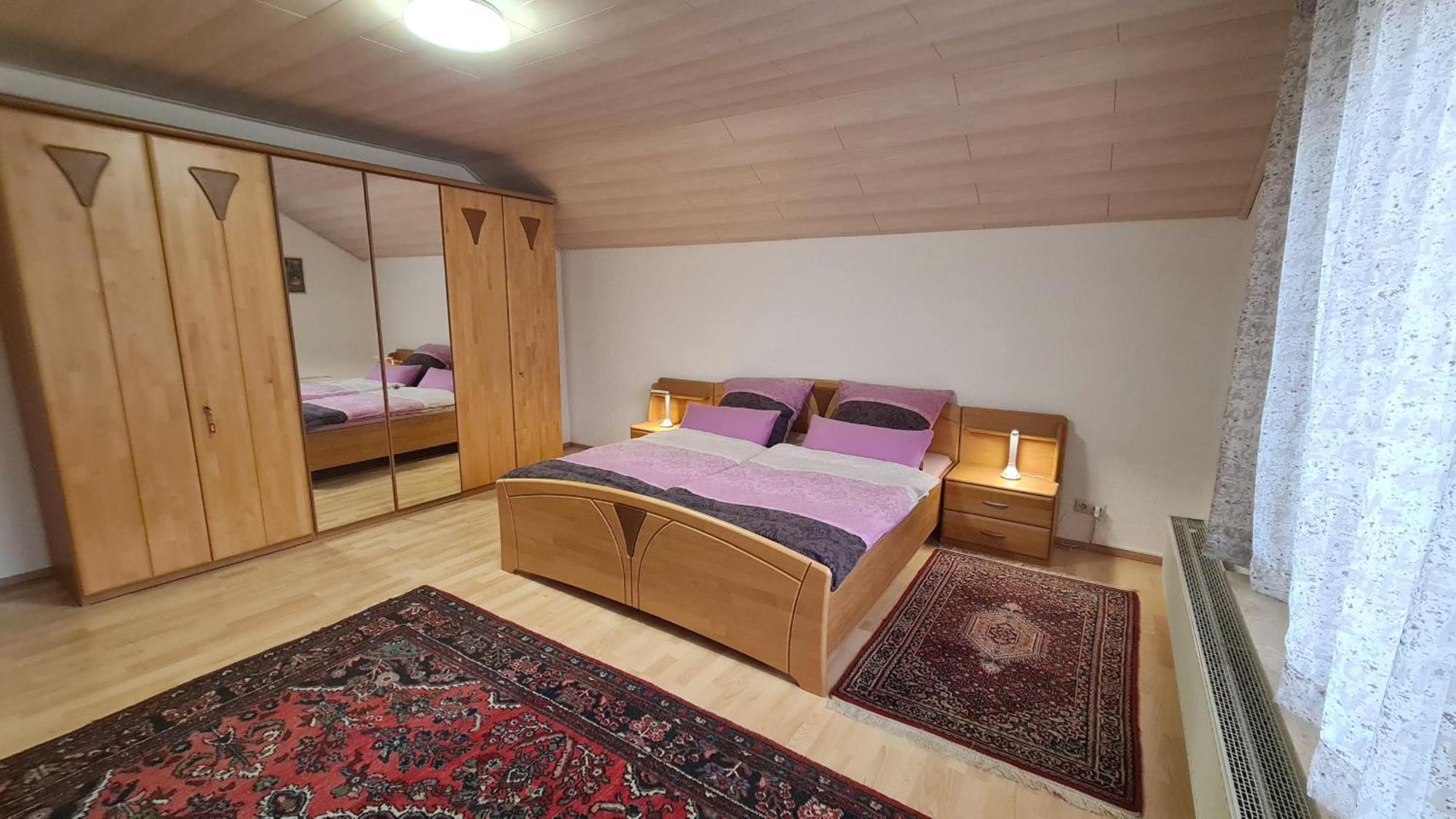 Gemuetliche 120 Qm Ferienwohnung Mit Balkon Адельсдорф Экстерьер фото